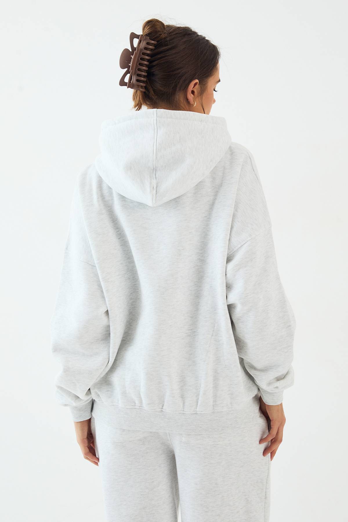 Sweat à Casynthétiqueche Oversize DSGN Studio avec Appliqué en Tissu Éponge