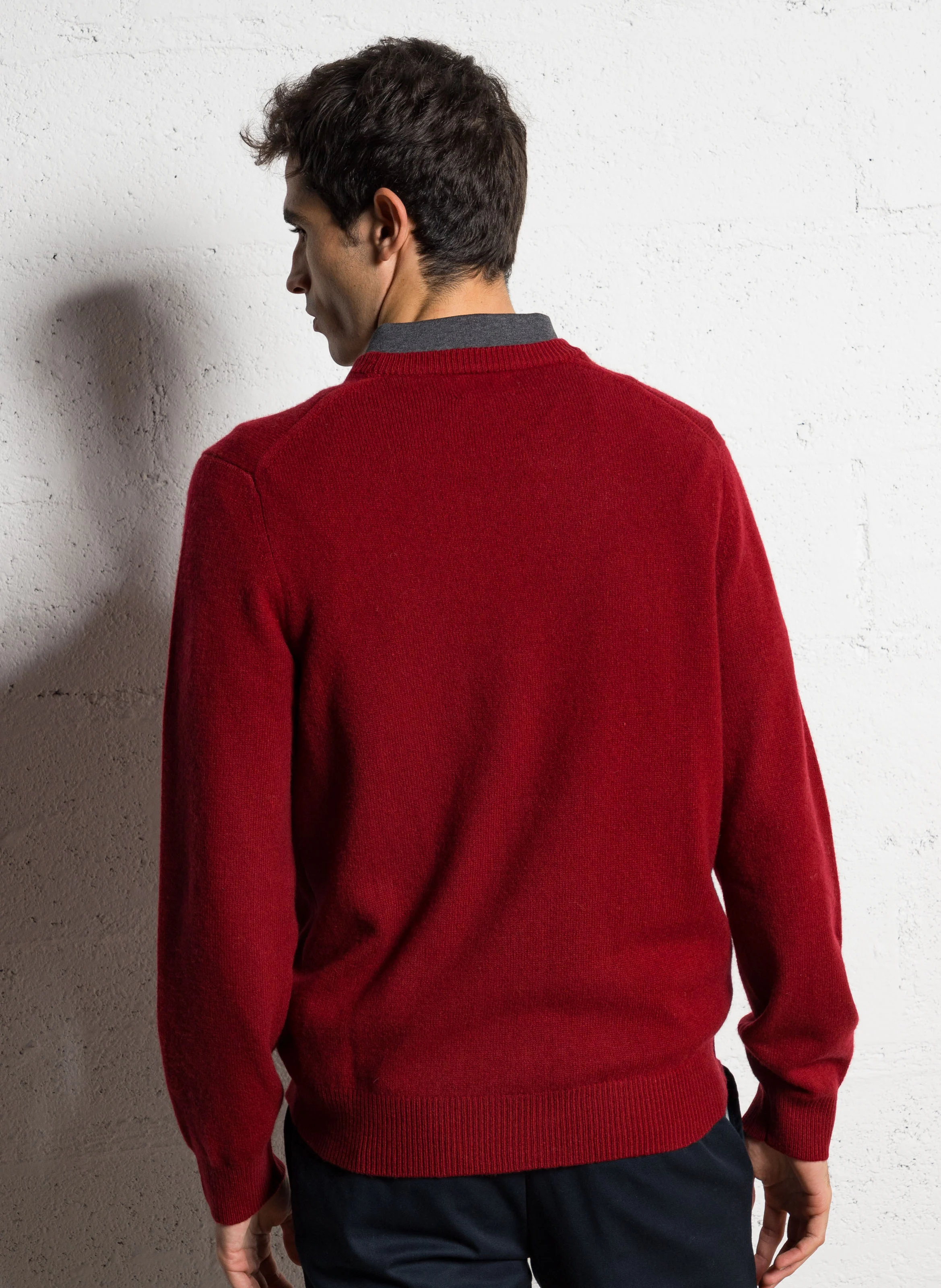 Pull regular-fit col rond brodé en laine | Rouge