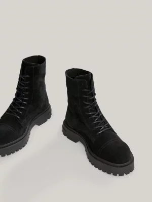 Botas de cano médio com cadarço em camurça