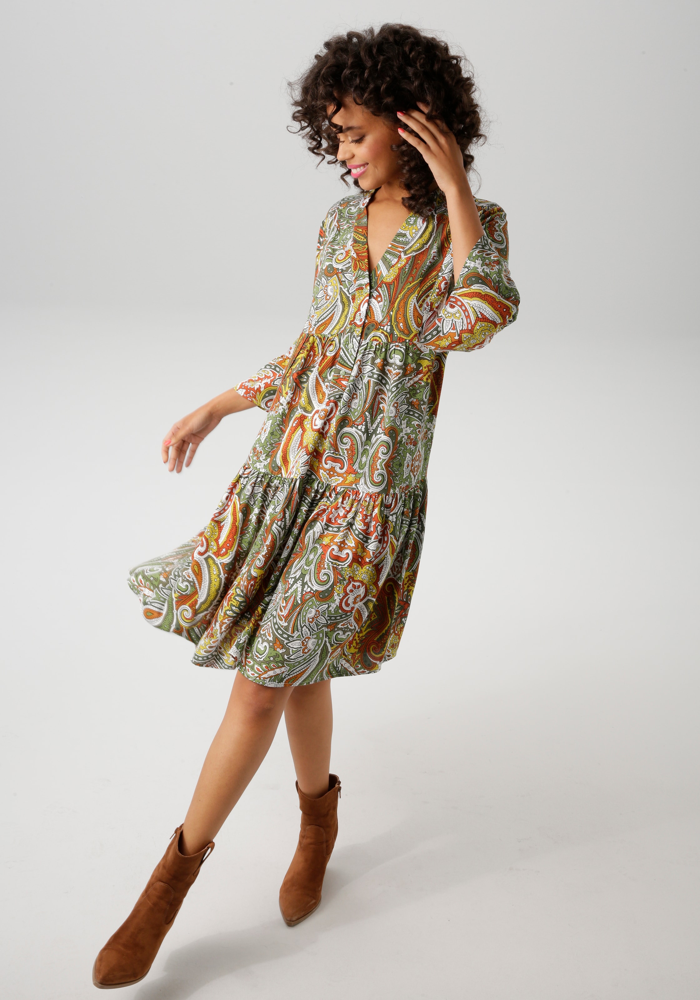 Aniston CASUAL Tunikakleid mit farbharmonischem, grossflächigen Paisley-Muster