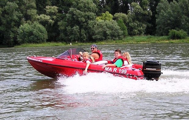 Motorboot fahren in Speyer als ausgefallene Geschenkidee