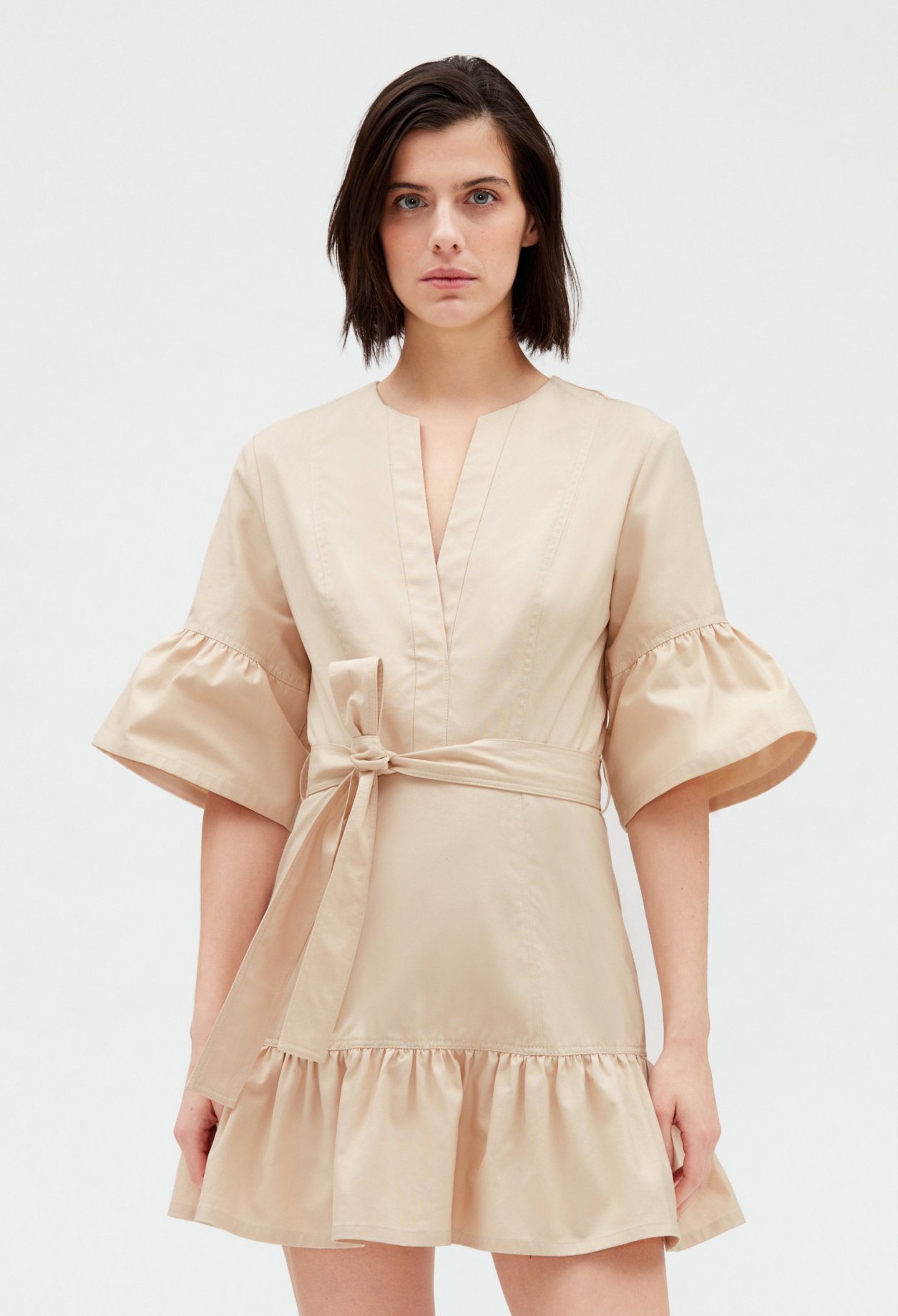 Robe courte manches volantees beige