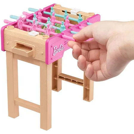 Barbie Mini-Spielset mit Haustier, Zubhörteilen und funktionierendem Tischfußball-Spiel