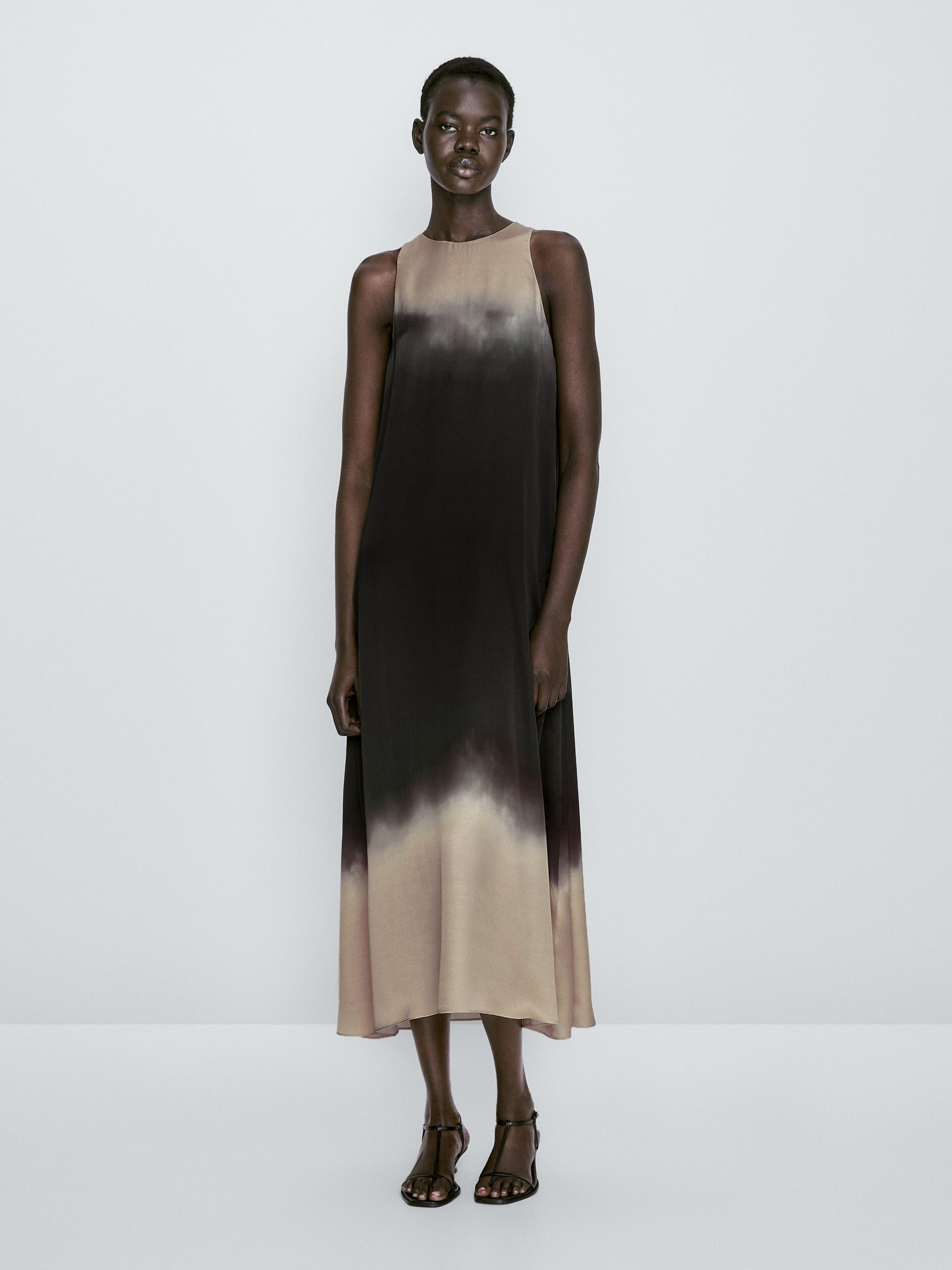 Vestido amplo fumado sem manga - PRETO