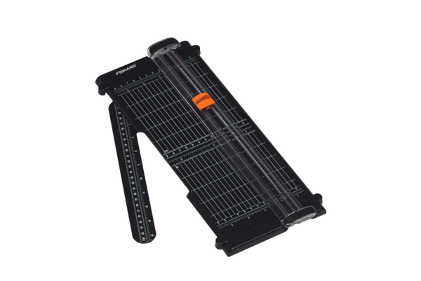 FISKARS PAPIRKUTTER RESIRKULERING 32cm A4 SureCut