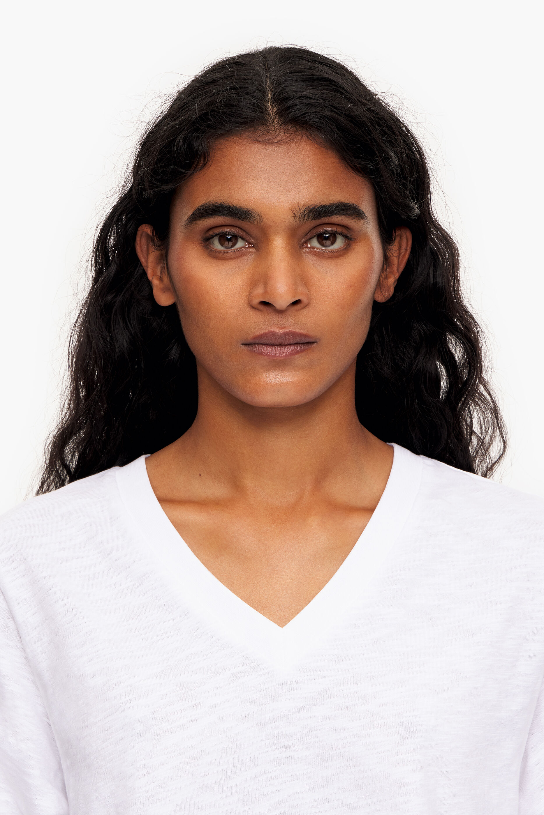 Camiseta branca de algodão com modelagem flare
