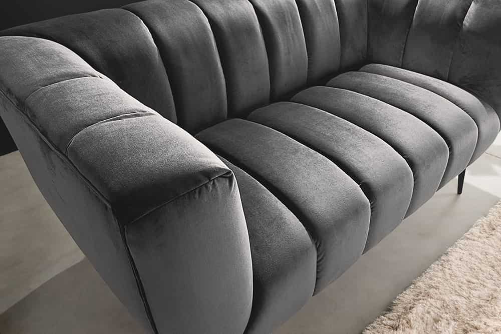 Design 2-Sitzer Sofa NOBLESSE 165cm grau Samt schwarze Metallfüße Federkern