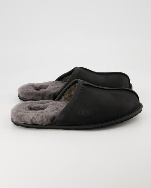 UGG Scuff Hausschuhe in Schwarz