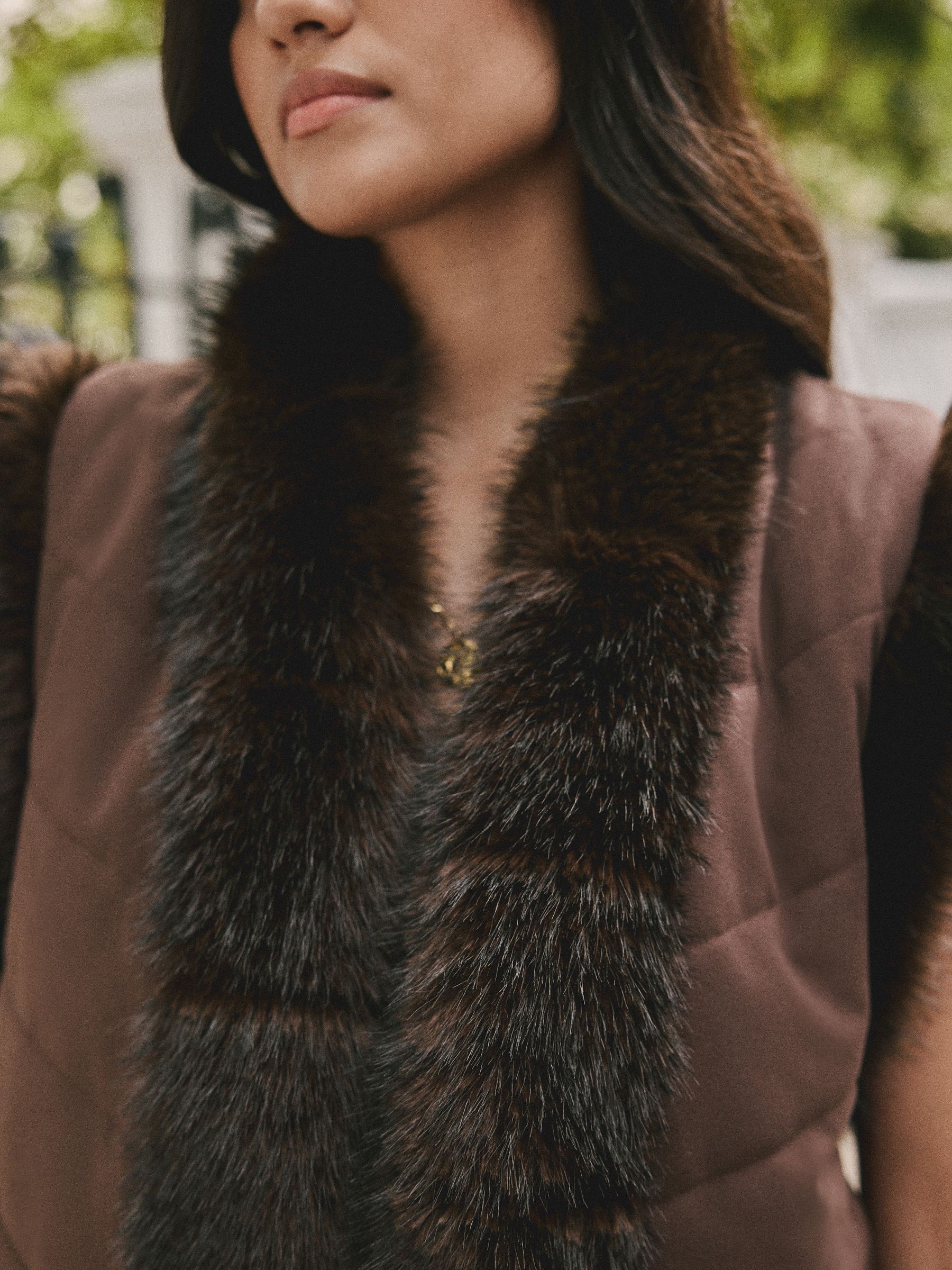 Chocoladebruin - Faux Fur and Suedette Gilet