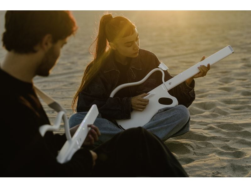 LAVA MUSIC E-Gitarre Genie weiss Sample-basierte saitenlose Smart-Gitarre