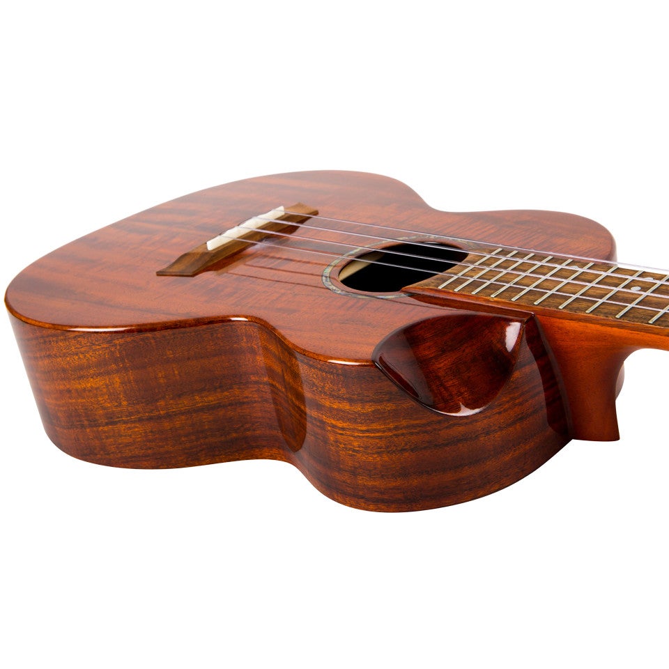 Flight Royal Series Mustang EQ-A Tenor elektrisch-akoestische tenor ukelele met gigbag