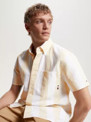 Camisa listrada de manga curta com corte regular