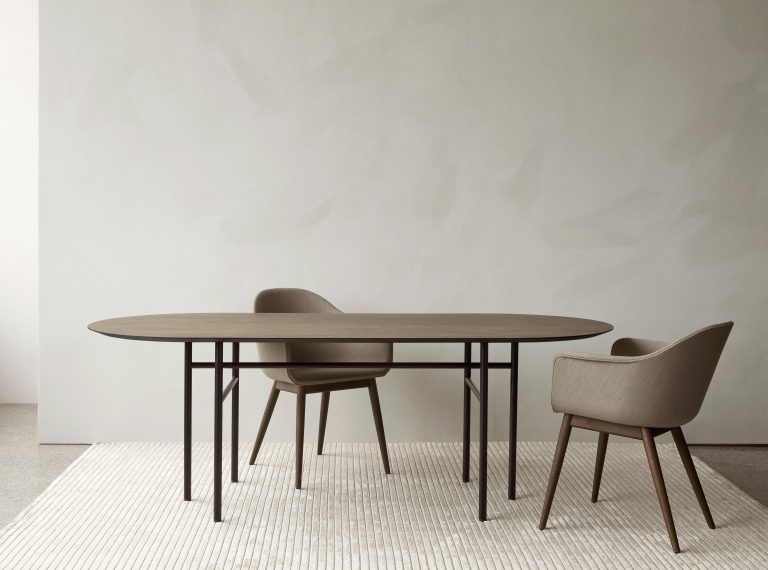 Audo Copenhagen Snaregade Oval tafel 210x95 donker eiken