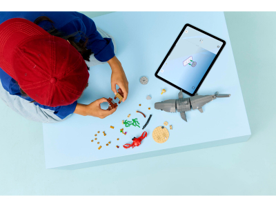 LEGO Woeste haai met schatkist (31381)