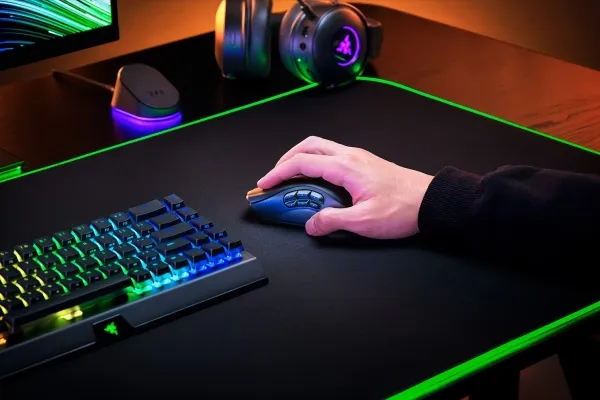 Razer Naga V2 Pro - Mus - ergonomisk - MMO, HyperScroll Pro-hjul, gaming - højrehåndet - optisk - 20 knapper - kablet, trådløs - Bluetooth, USB-C, 2.4 GHz