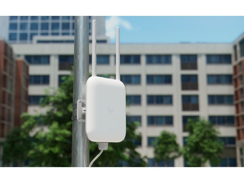 Ubiquiti Outdoor Access Point U7 Pro Outdoor Allwettertauglicher IP67 WiFi 7 AP mit 6 räumlichen Streams, integrierter direktionaler Superantenne und schwenkbarer Halterung