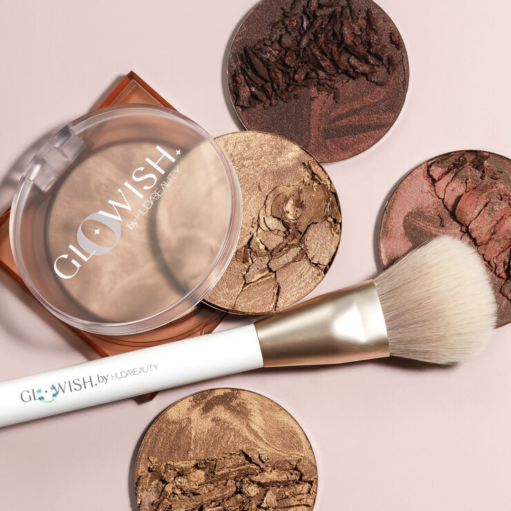 Huda Beauty Glowish - All over bronze - Powder brush