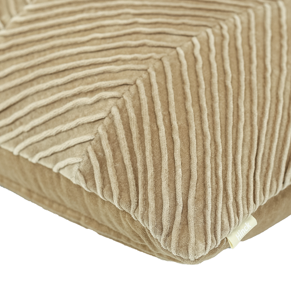 Sierkussen velours Tucked allover beige 35x50 cm