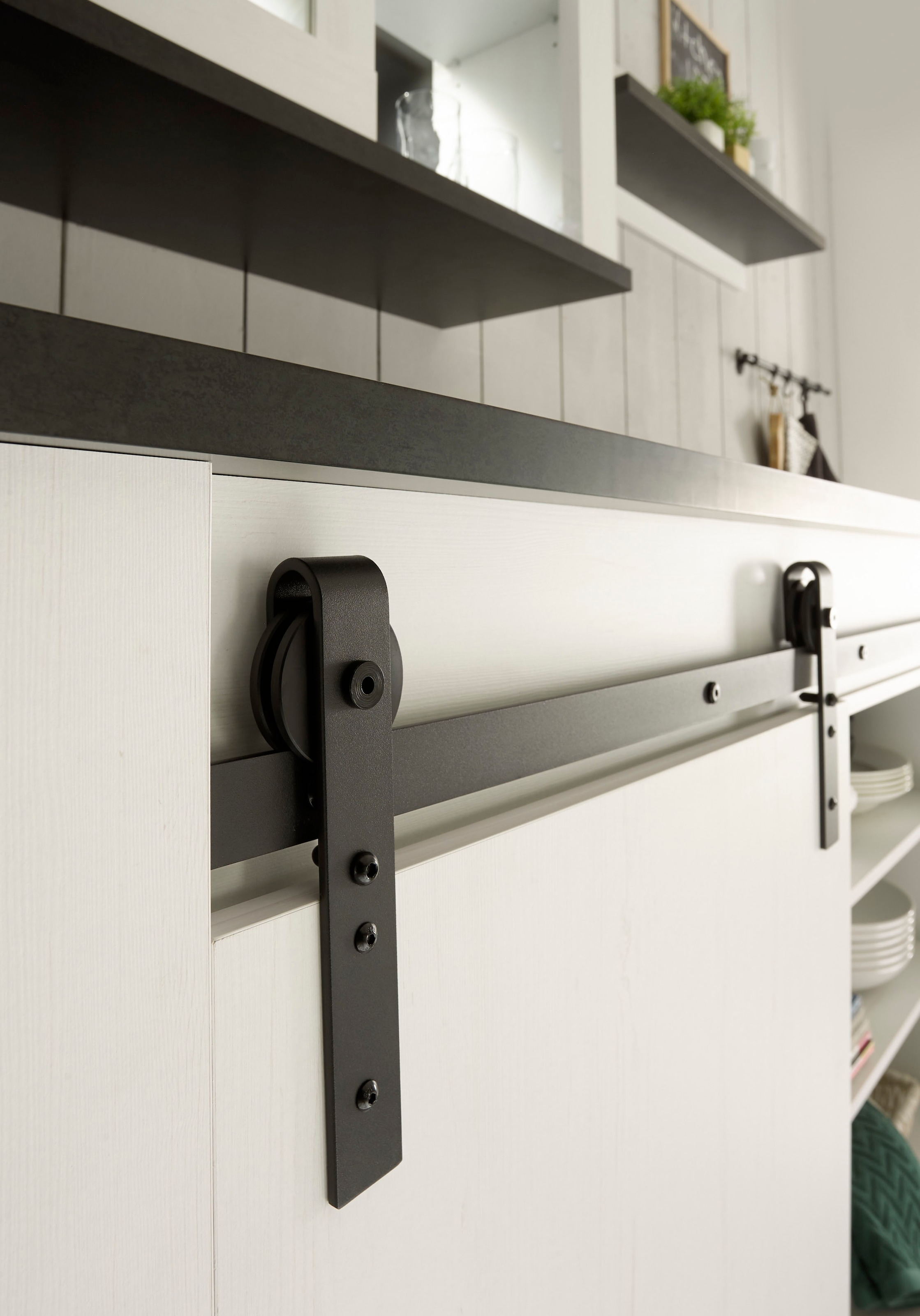 Home affaire Spülenschrank »Sherwood« mit Scheunentorbeschlag aus Metall, Breite der Arbeitsplatte 133 cm