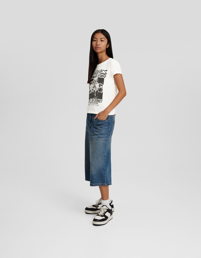 Camiseta de manga curta com estampa dos Ramones
