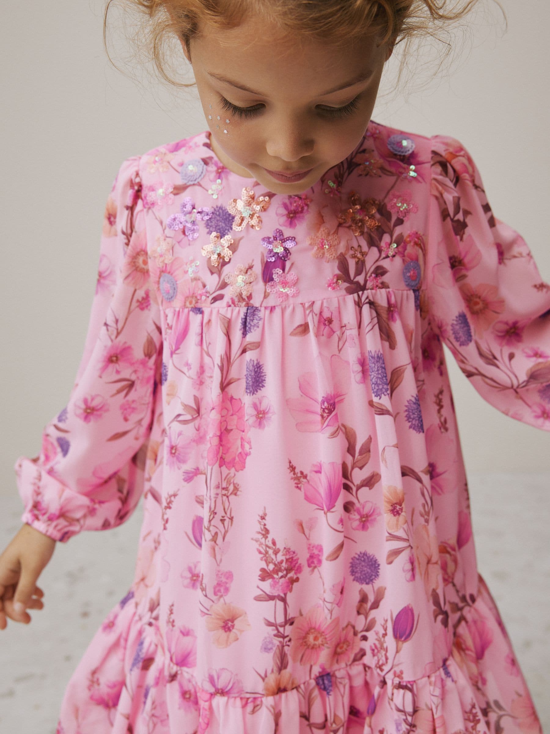 Lichtroze met bloemenprint - Chiffon jurk (3-16jr)