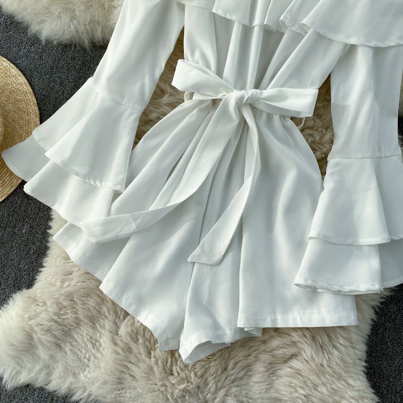 Lucuna - Romper met klokmouwen, off-shoulder en strikceintuur