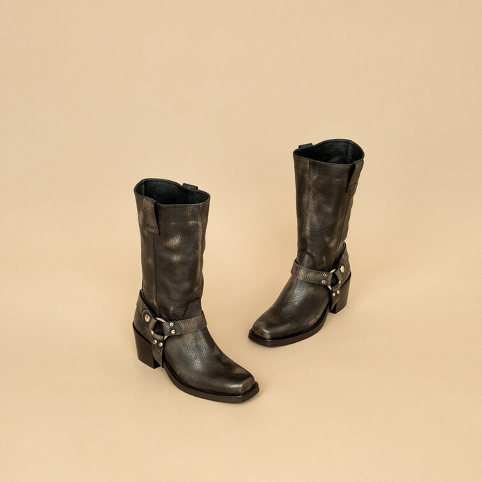 Bottes à bouts carrés et boucles argentées  en cuir grainé gris