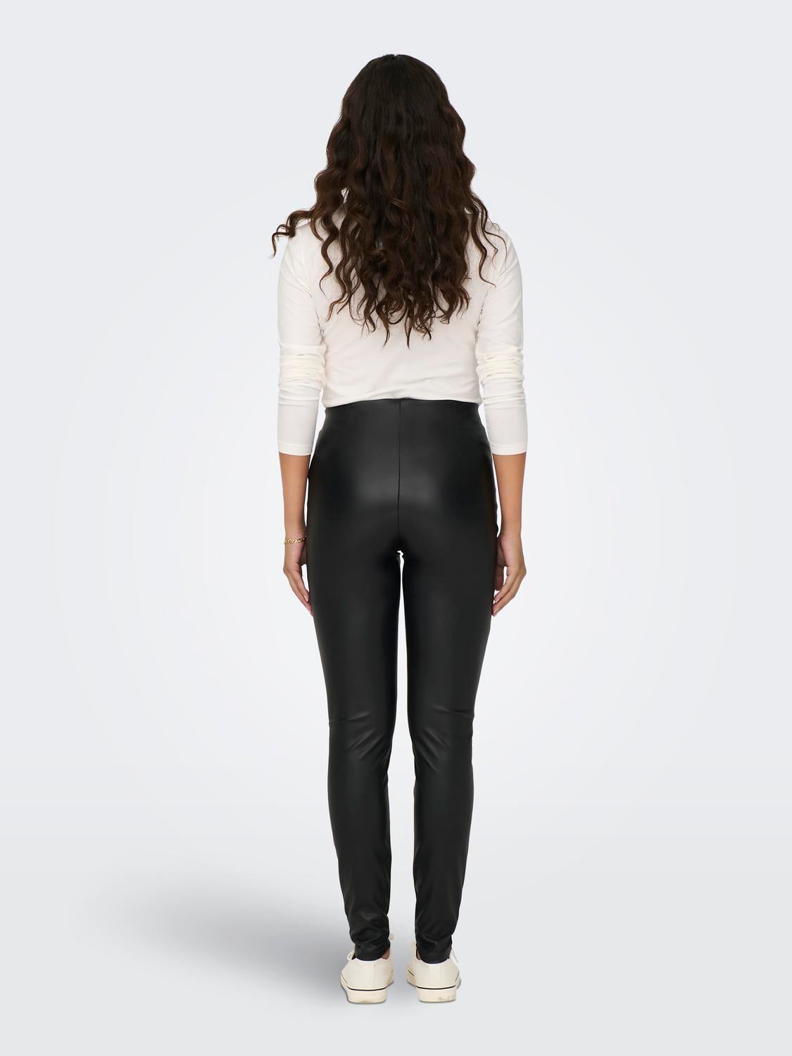 JDYSOYA Hohe Taille Enger Schnitt Hose in Lederoptik Black