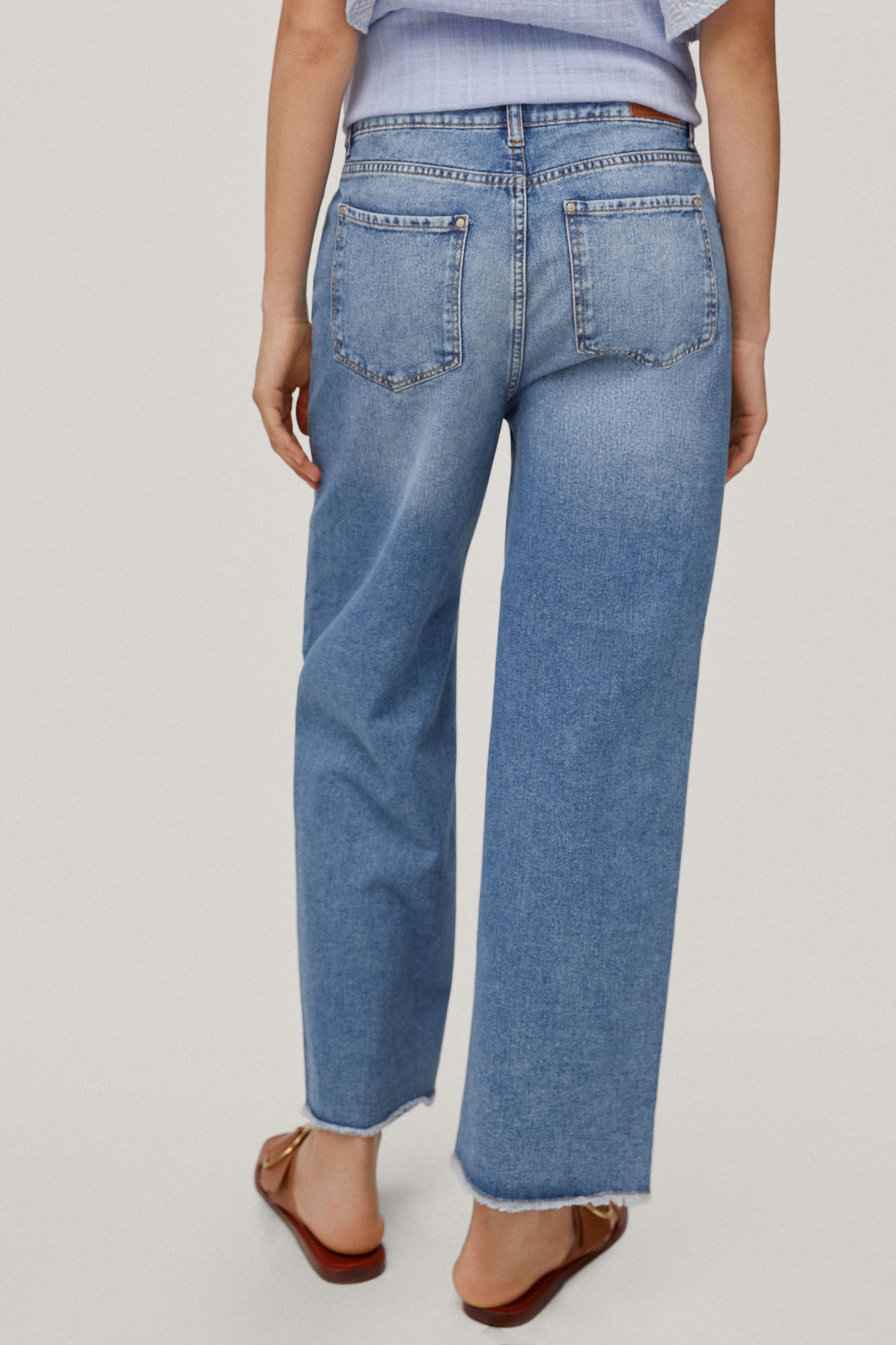 Calça jeans capri reta com 5 bolsos - Azul