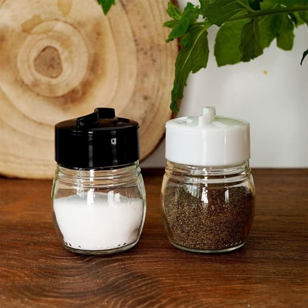 Salt- og pepperbøsse i glass med justerbare åpninger