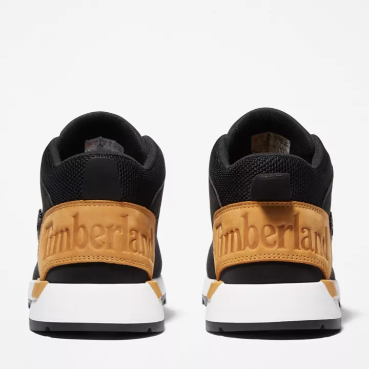 Bota de caminhada Sprint Trekker para homens, nas cores preta e amarela.