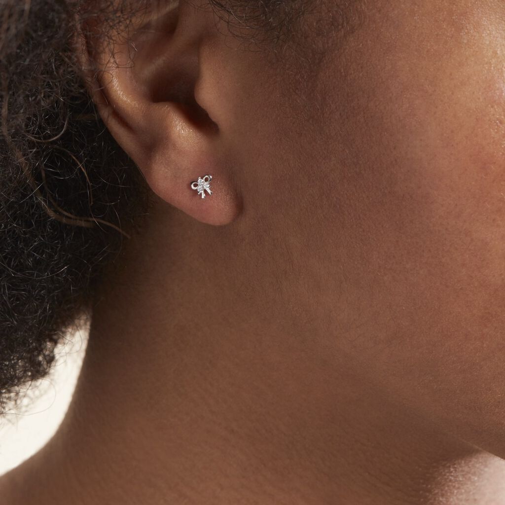 Boucles D'oreilles Puces Darina Noeud Or Blanc Oxyde De Zirconium