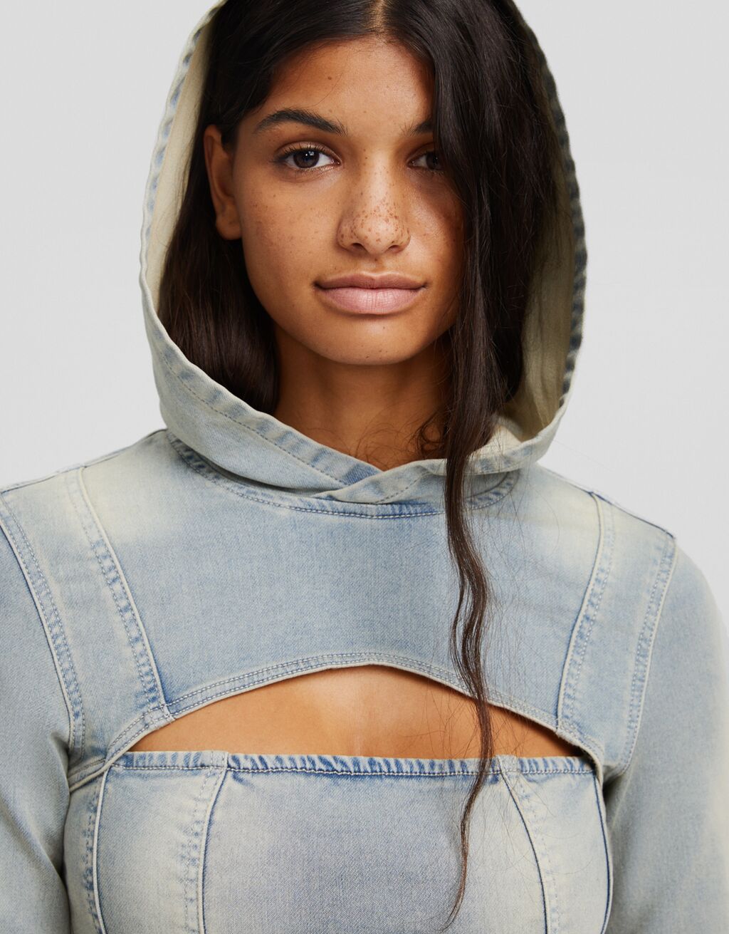 Blusa de moletom com capuz de manga comprida em malha jeans