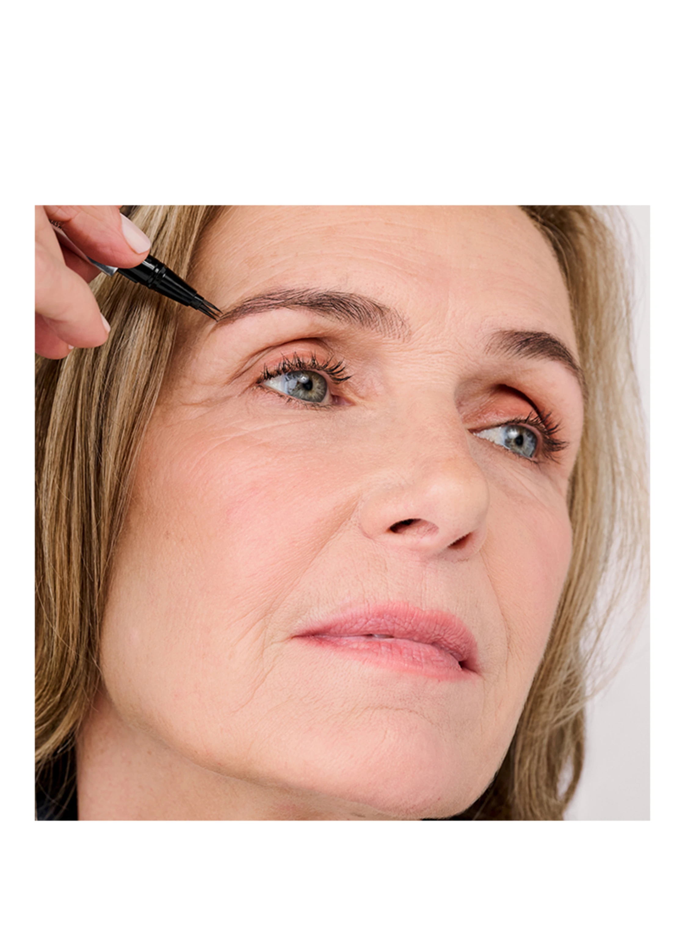 benefit MIGHTY FINE BROW PEN