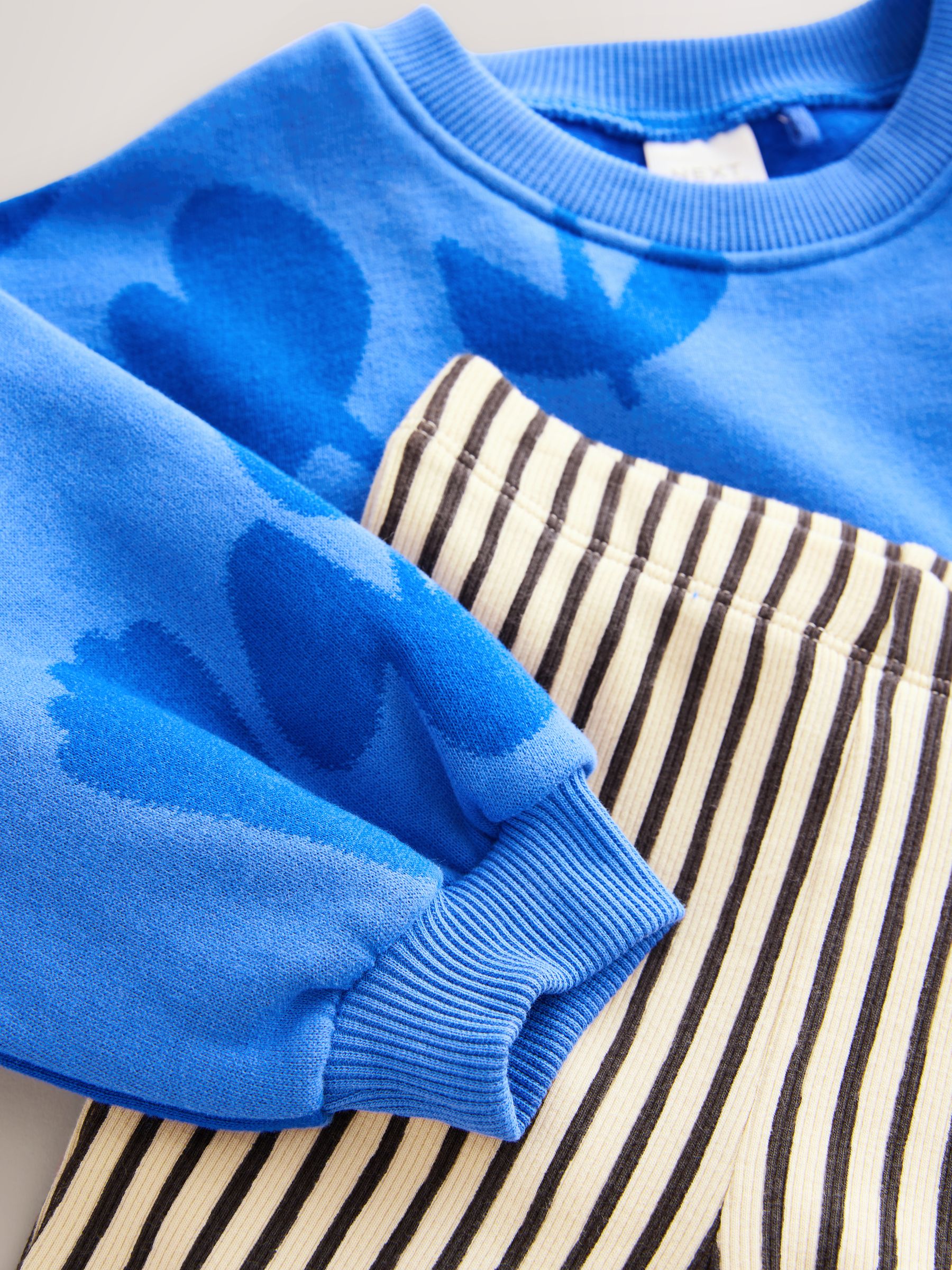 Blauw met bloemen - Set van sweatshirt en uitlopende legging (3mnd -7jr)