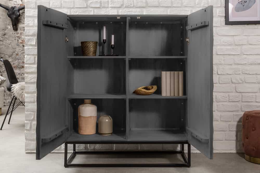 Massives Highboard SCORPION 120cm grau Akazie aufwendige 3D Schnitzereien