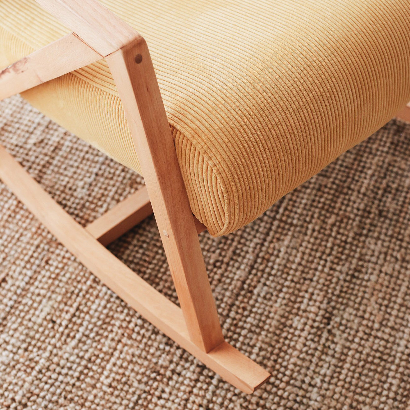 Homitis Fauteuil à bascule en Velours côtelé Nini Sallanan jaune - 85x67x75 cm