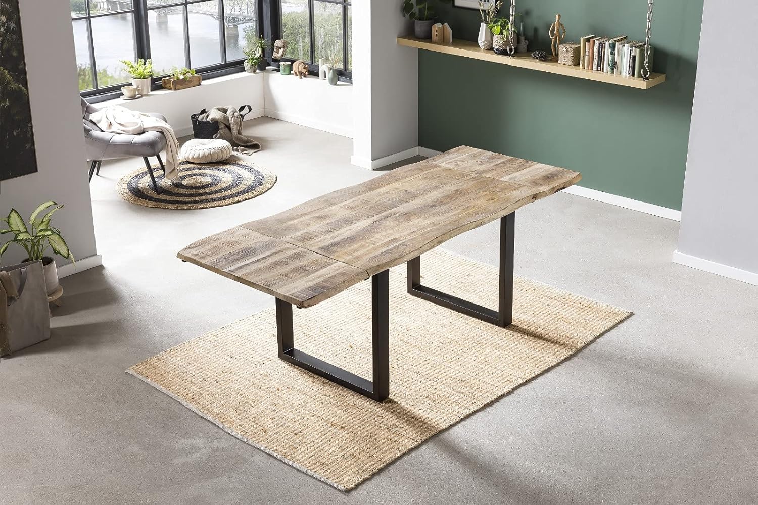 SAM Baumkantentisch 200 (300) x 100 cm Noar, Mangoholz massiv, lackiert & naturfarben, Esstisch mit U-Metallgestell in Mattschwarz, echte Baumkante, inkl. 2 Ansteckplatten