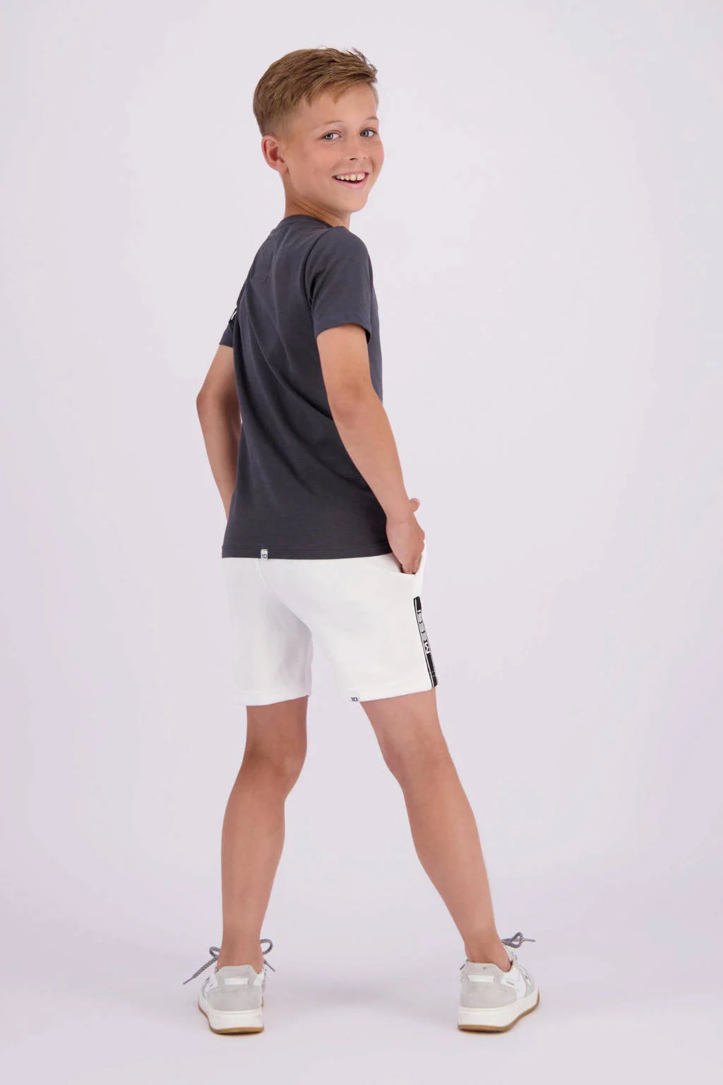 Vingino T-shirt Jumal met logo donkergrijs