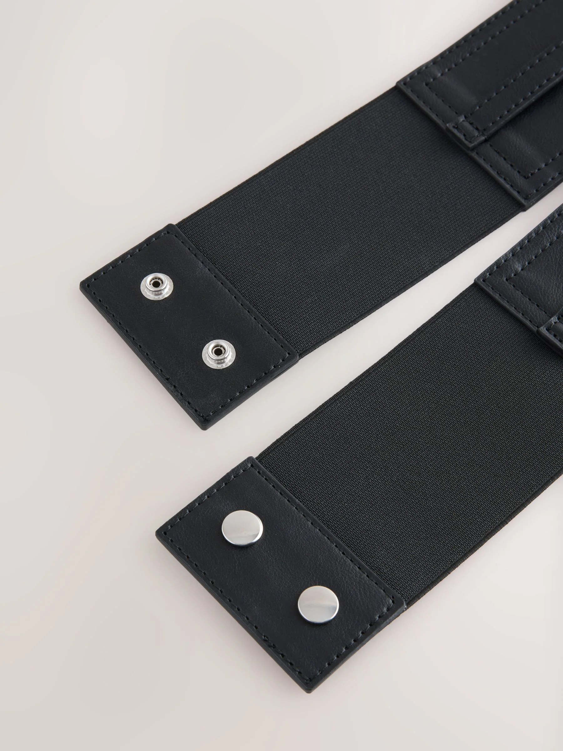 Zwart - Brede riem in korsetstijl
