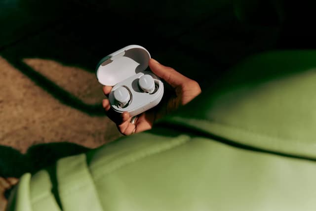 Bose QuietComfort trådløse in-ear-hovedtelefoner (hvid røg)