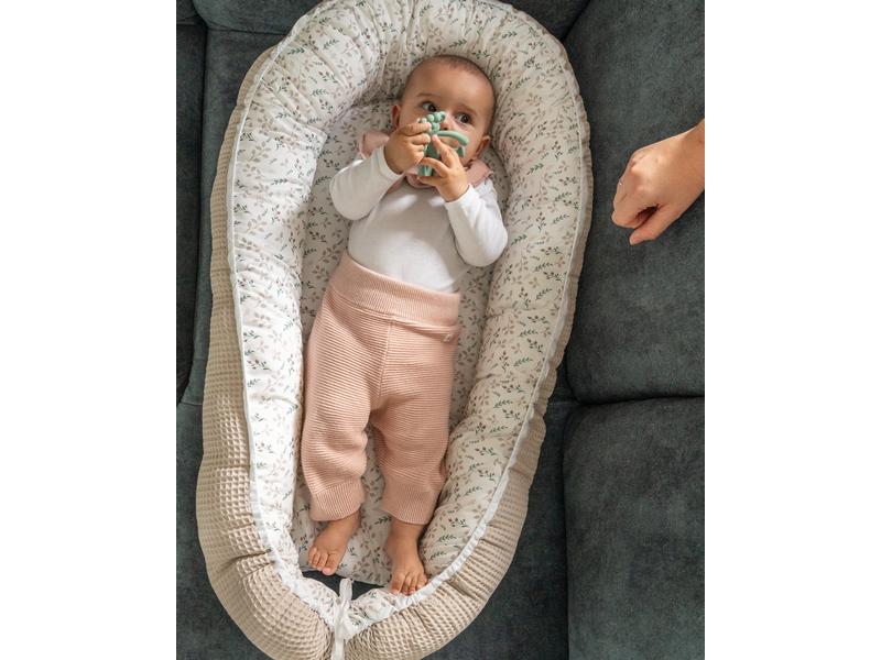 Ullenboom Babynest Waffel Floral Sand 55 x 95 cm Kuschelnest für Babys