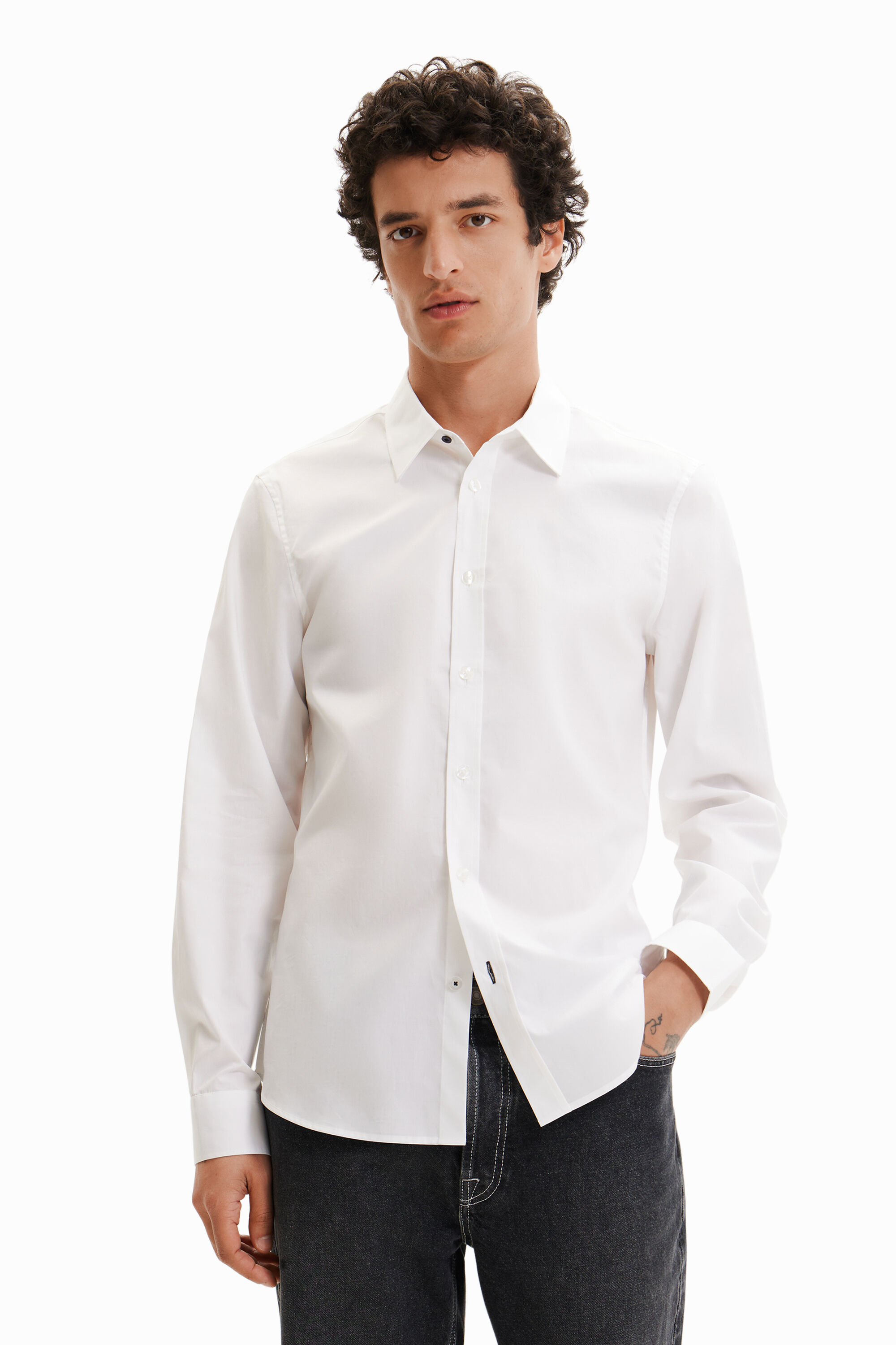 Chemise basique détails contraste