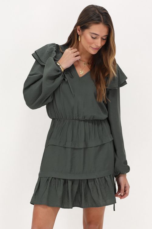 Groene jurk met ruffles & wijde mouwen