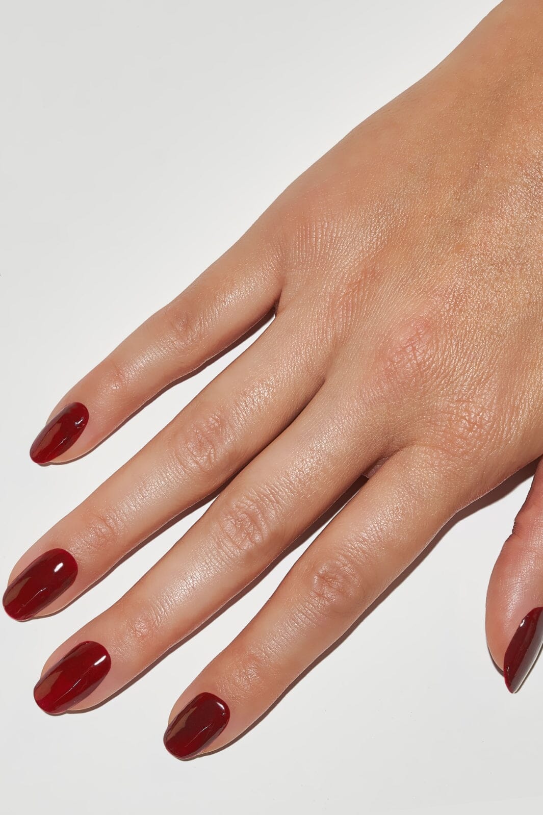 Le Mini Macaron Gel Polish rouge dalhia