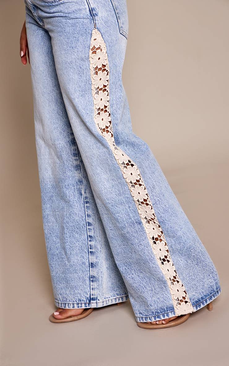 Mid Blue Wash Jean Petite À Détails Crochet Sur Les Côtés