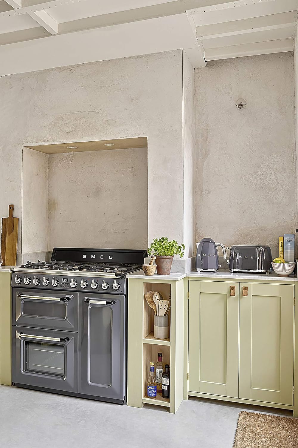 Smeg, Bouilloire Électrique KLF03PGEU 1,7 L, Filtre Anticalcaire Lavable, Arrêt Automatique de Sécurité, Indicateur de Niveau d'Eau, Base Antidérapante, Range Cordon, Puissance 2400W, Vert d'Eau