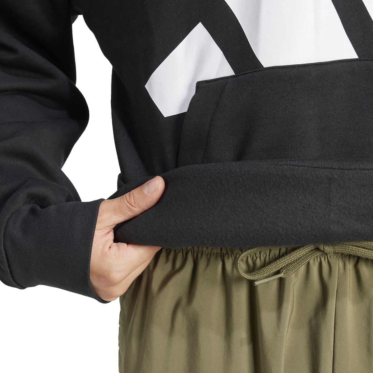 ROUPAS ESPORTIVAS ADIDAS<br>Moletom com capuz em feltro da Essentiel com logotipo grande