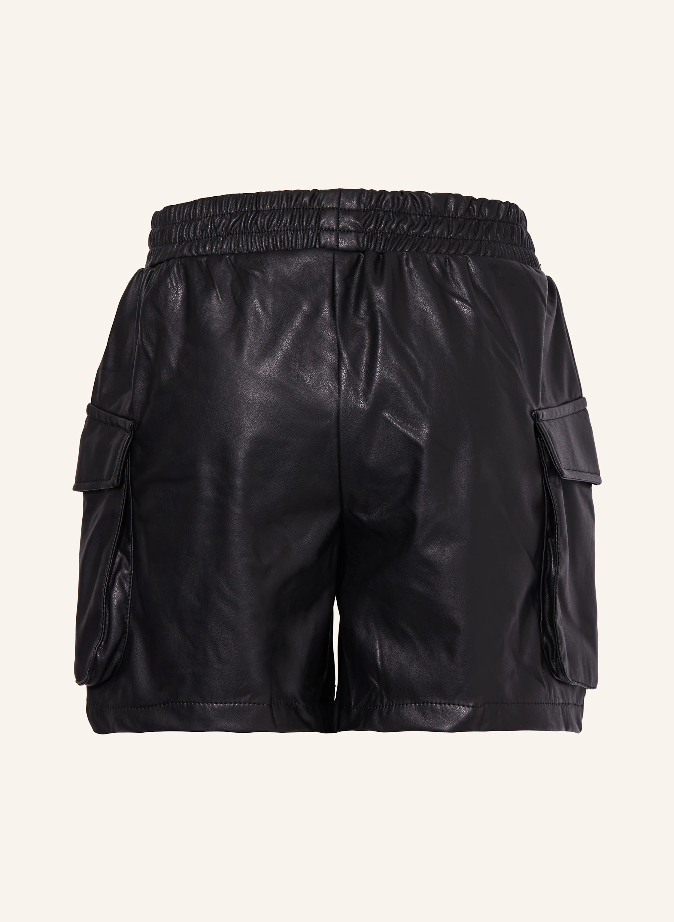 name it Cargoshorts in Lederoptik