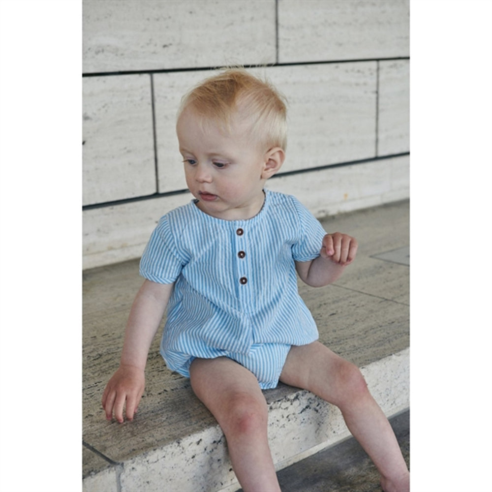 Køb COPENHAGEN COLORS Sky Blue W Cream Stripe Seersucker Romper m. ærmer